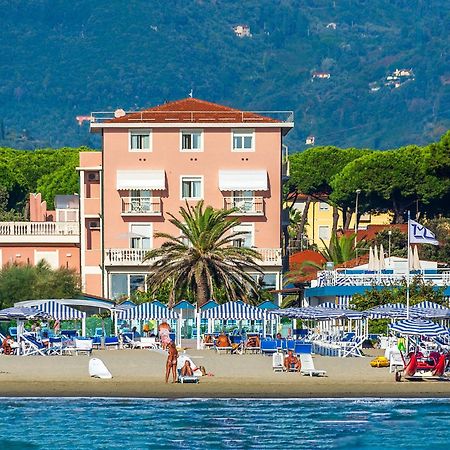Hotel Happy Marina di Pietrasanta Dış mekan fotoğraf