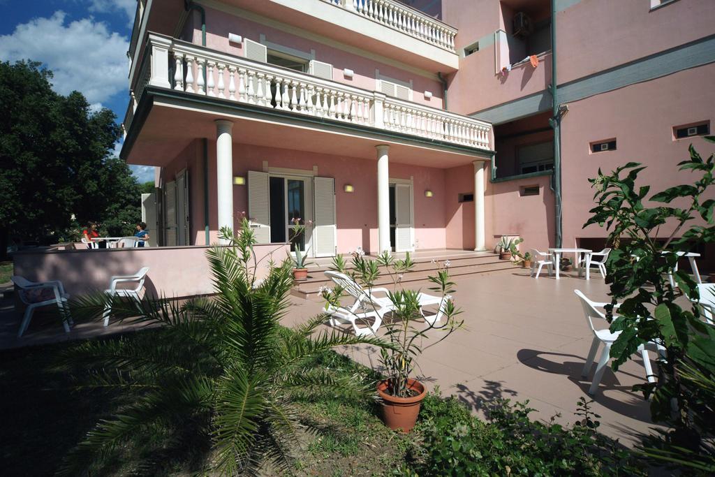 Hotel Happy Marina di Pietrasanta Dış mekan fotoğraf