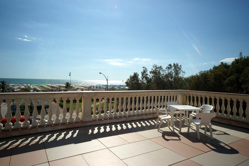 Hotel Happy Marina di Pietrasanta Dış mekan fotoğraf