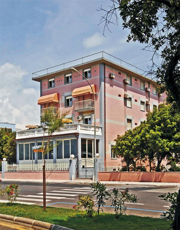 Hotel Happy Marina di Pietrasanta Dış mekan fotoğraf