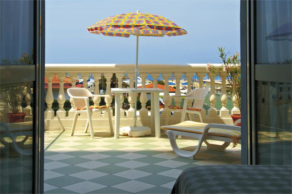 Hotel Happy Marina di Pietrasanta Dış mekan fotoğraf