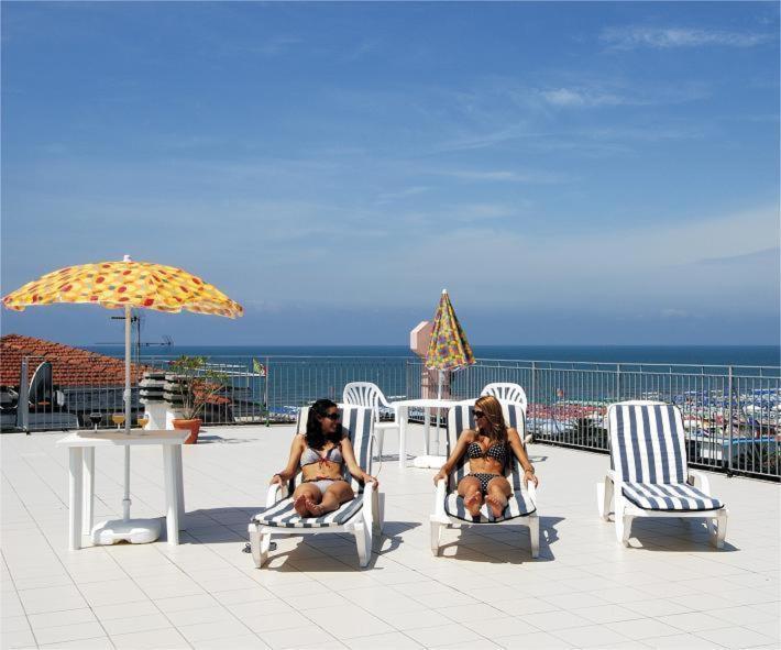 Hotel Happy Marina di Pietrasanta Dış mekan fotoğraf