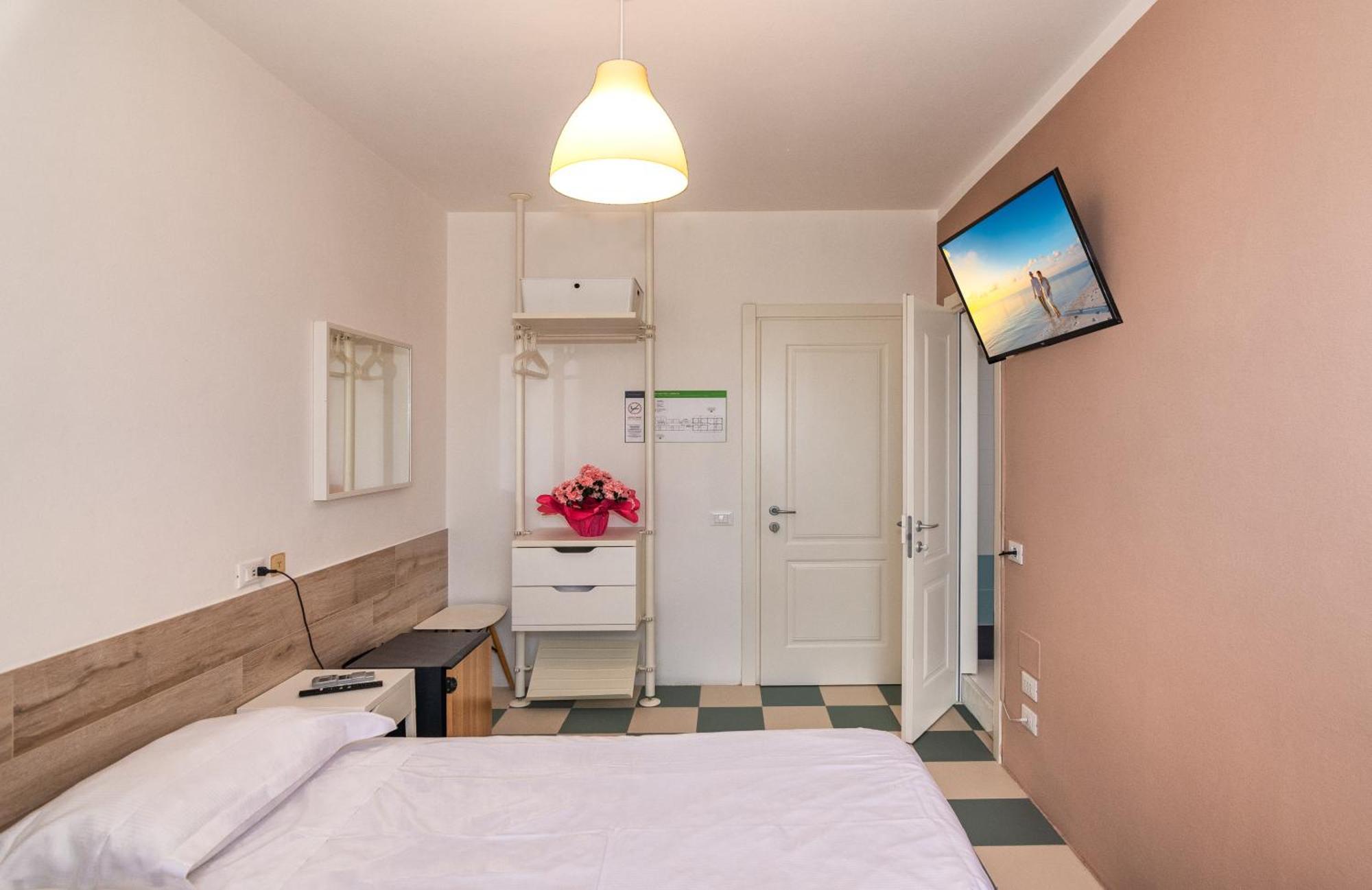 Hotel Happy Marina di Pietrasanta Dış mekan fotoğraf