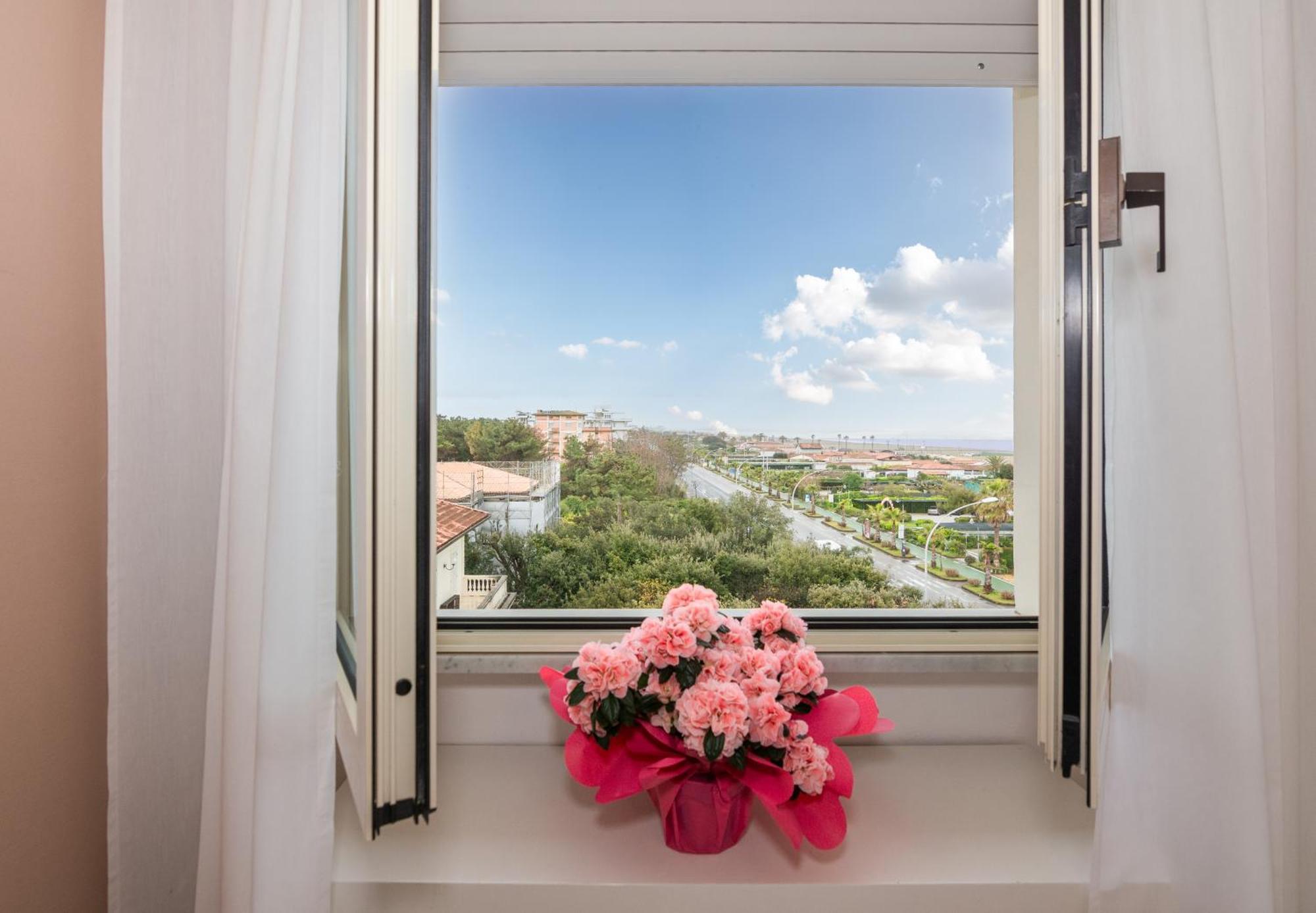 Hotel Happy Marina di Pietrasanta Dış mekan fotoğraf