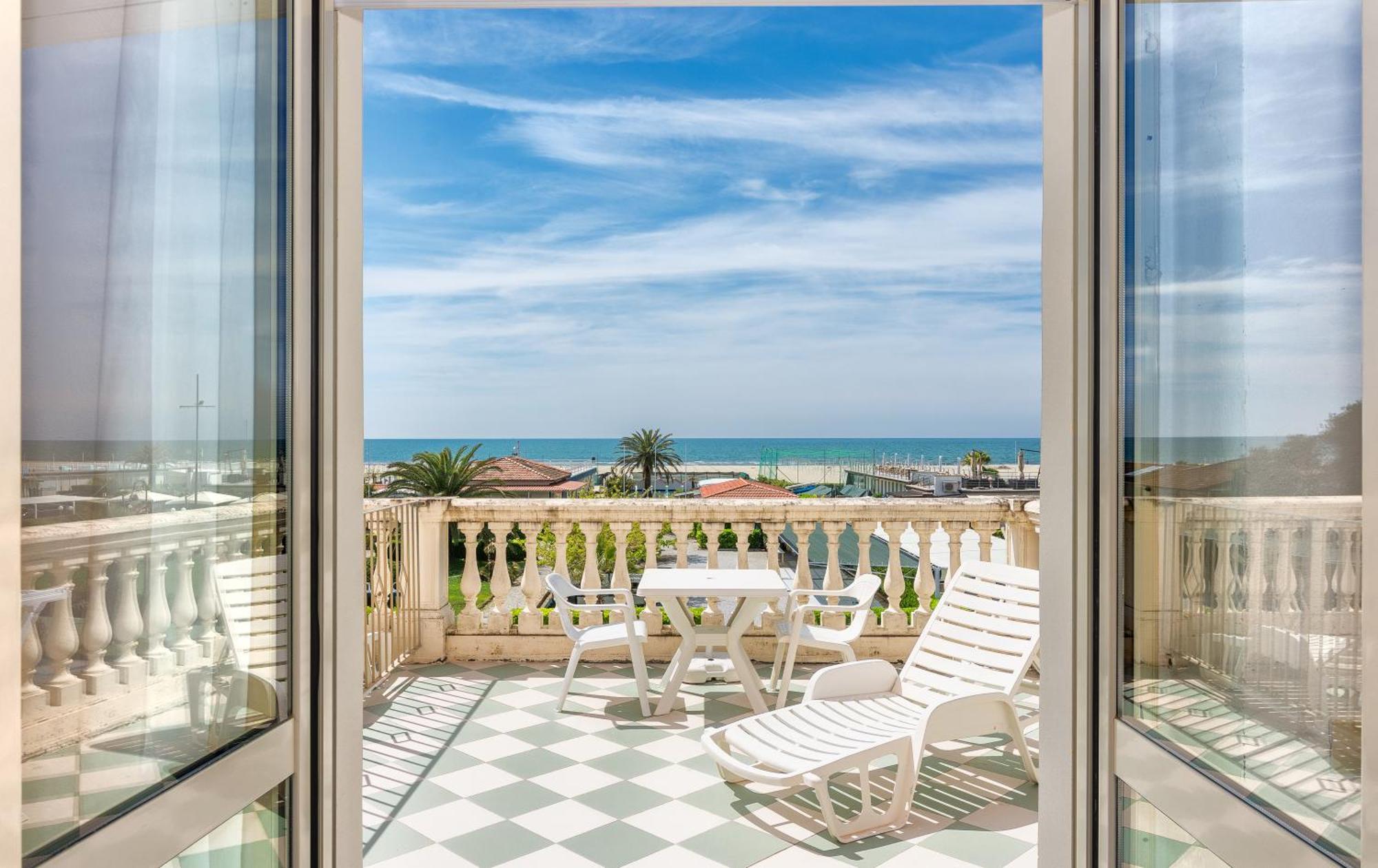 Hotel Happy Marina di Pietrasanta Dış mekan fotoğraf