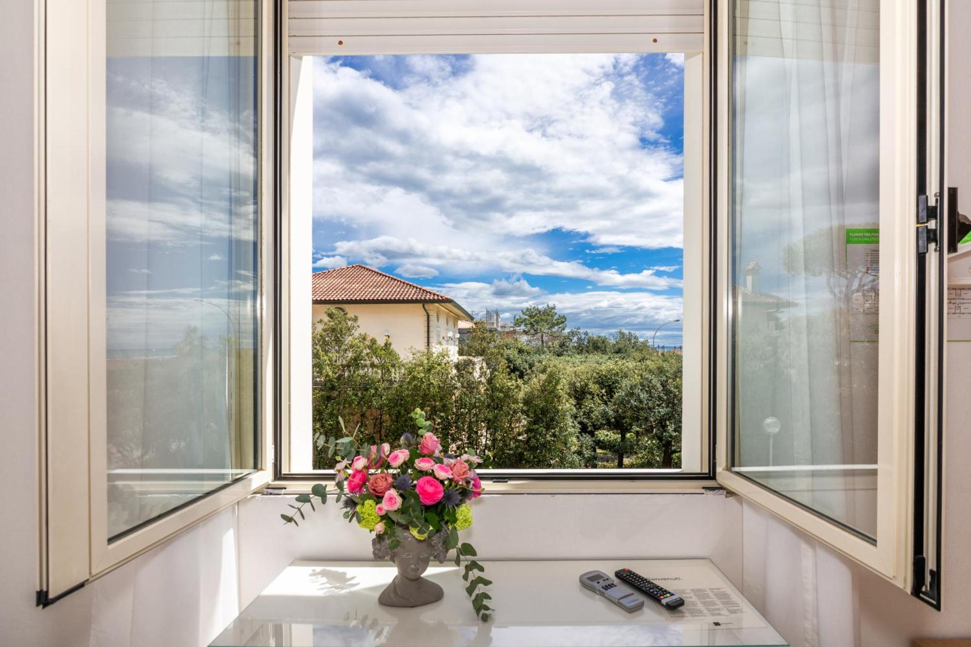 Hotel Happy Marina di Pietrasanta Dış mekan fotoğraf