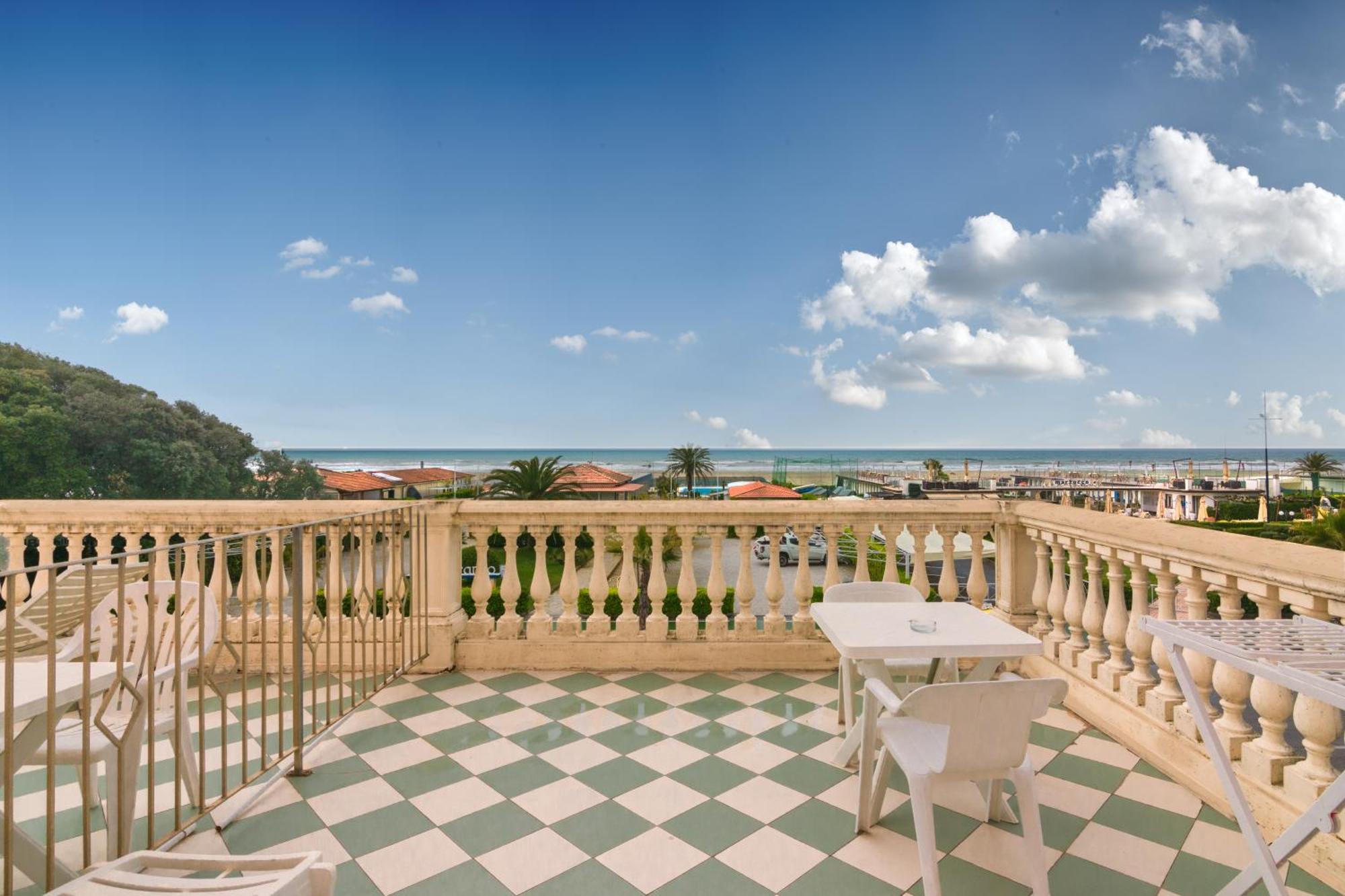 Hotel Happy Marina di Pietrasanta Dış mekan fotoğraf