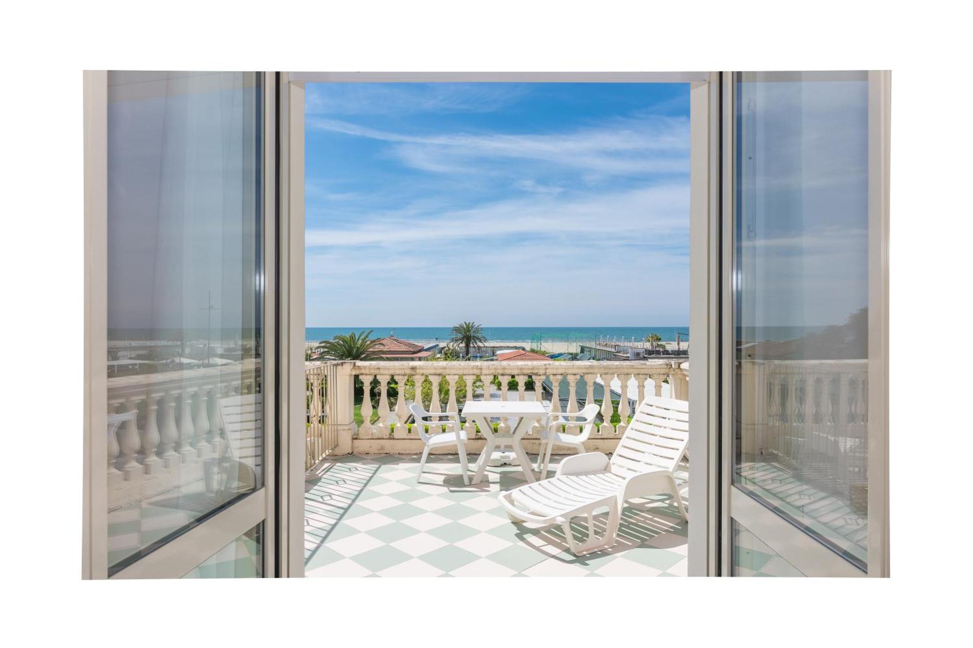 Hotel Happy Marina di Pietrasanta Dış mekan fotoğraf