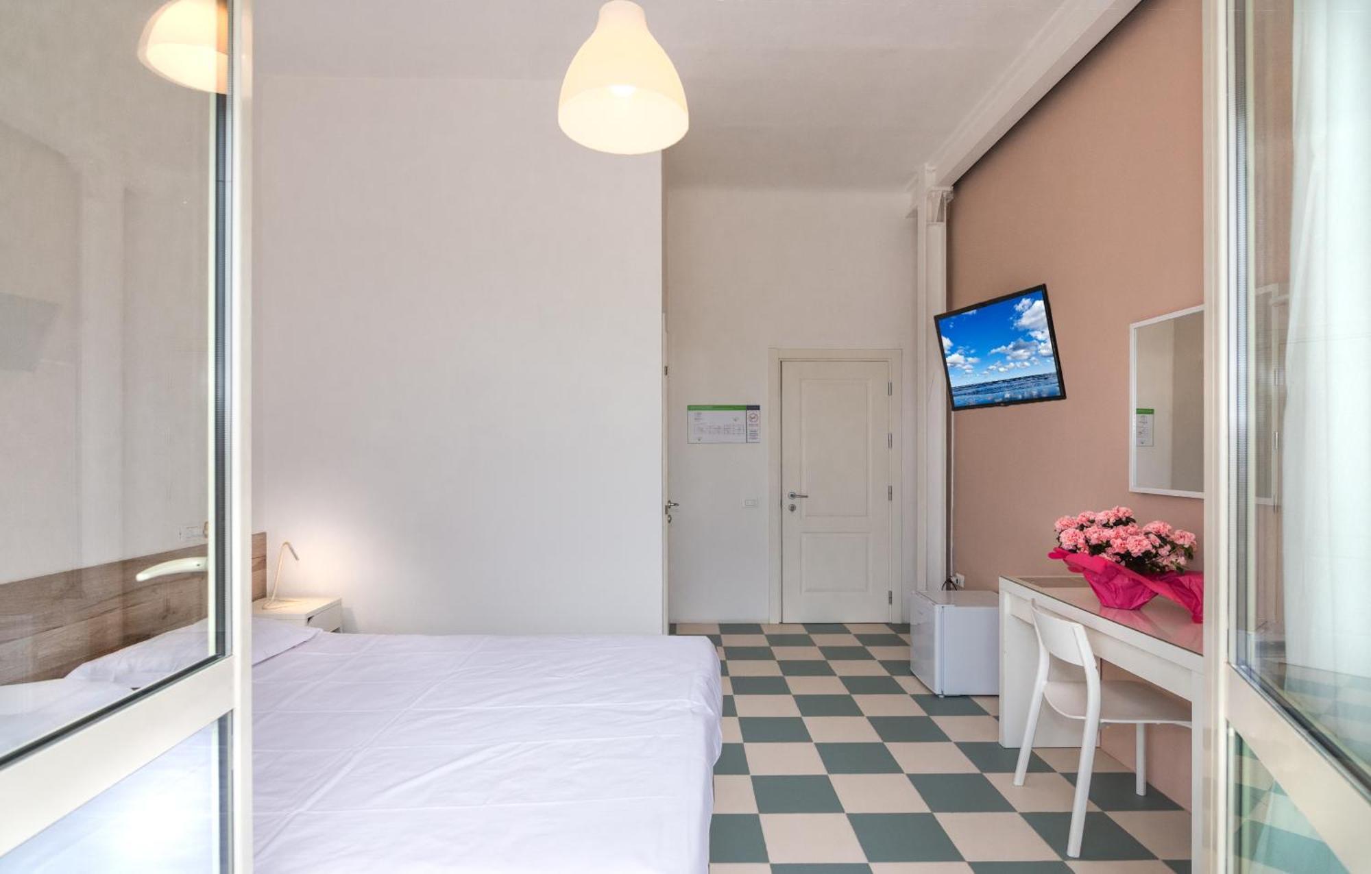 Hotel Happy Marina di Pietrasanta Dış mekan fotoğraf