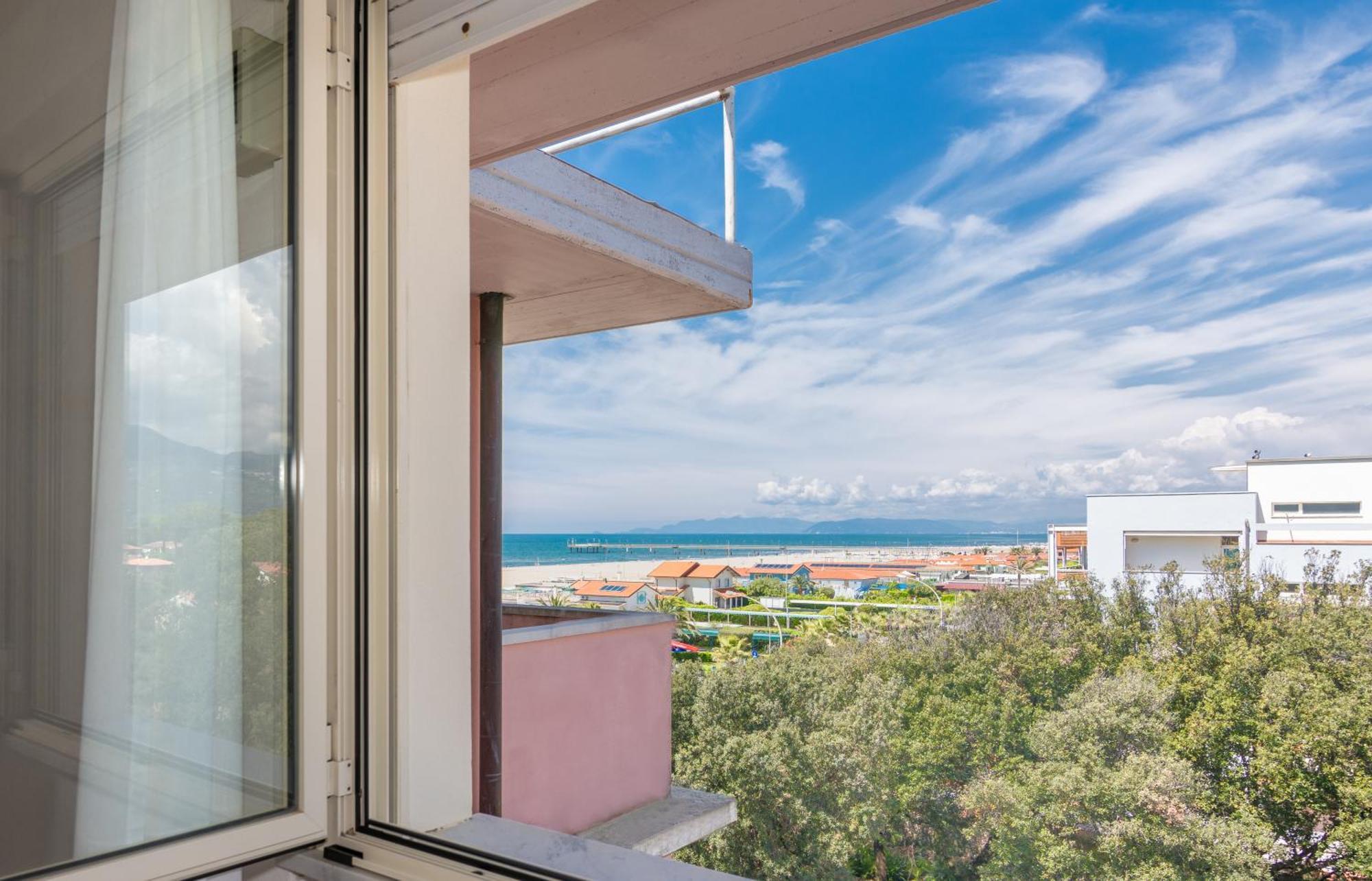 Hotel Happy Marina di Pietrasanta Dış mekan fotoğraf